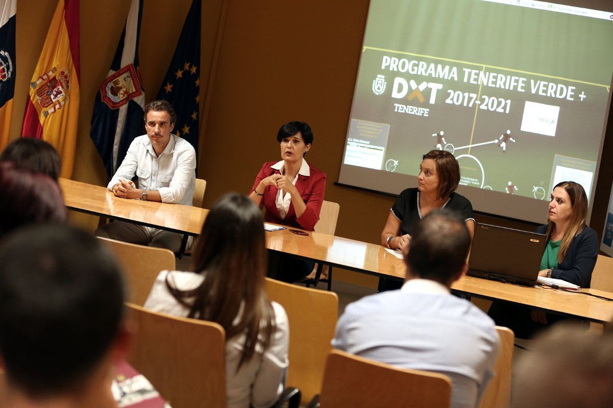 El Cabildo invertirá 2,5 millones de euros en 25 campos de fútbol con el programa Tenerife Verde Plus 2017-2021 Tenerife Verde Plus 2017 2021 Presentacion