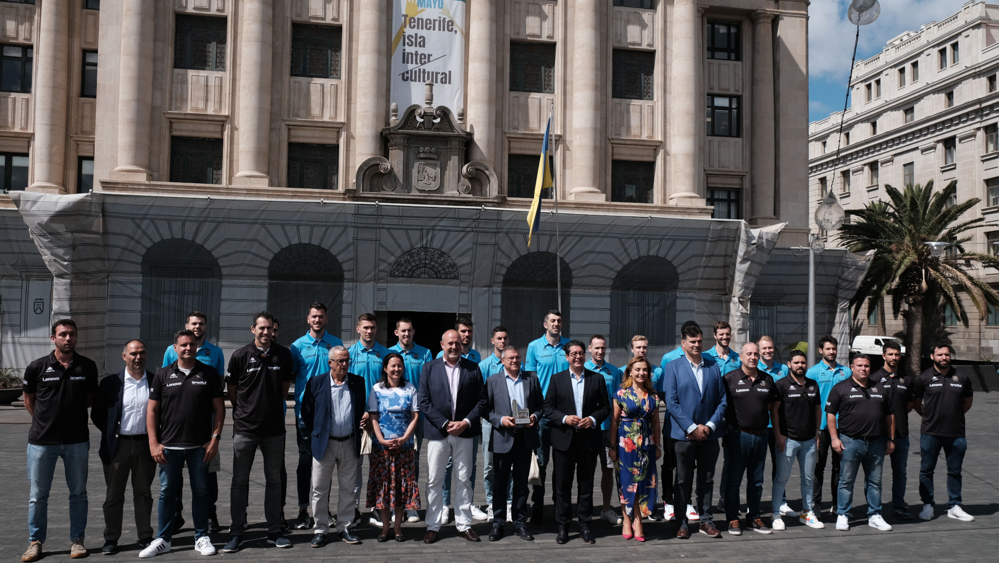 El Cabildo homenajea al Lenovo Tenerife, que ha cerrado la mejor temporada de su historia