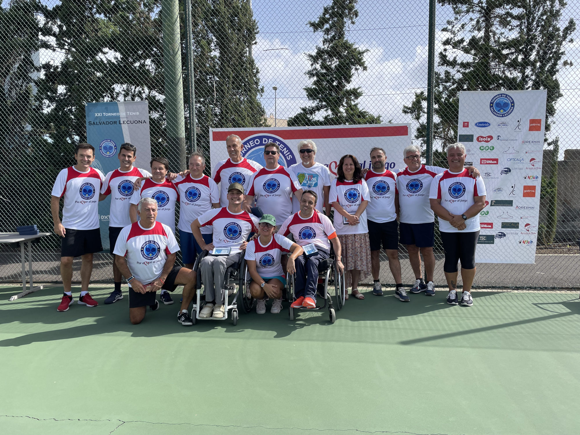 El Torneo Salvador Lecuona reúne a más de un centenar de amantes del tenis por una causa solidaria