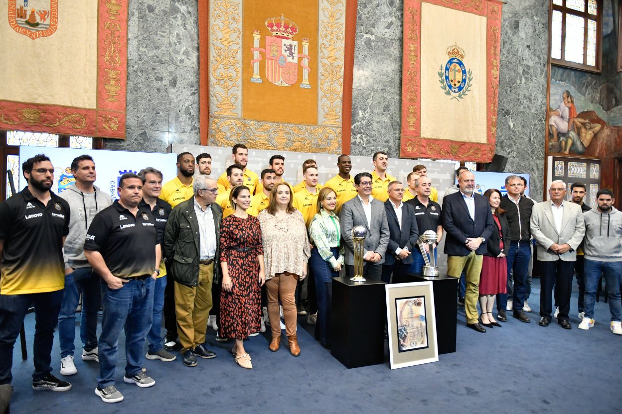 El Cabildo reconoce los últimos triunfos del Lenovo Tenerife