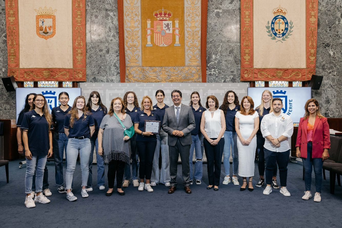 El Cabildo recibe al Náutico Tenerife ULL tras su ascenso a la Liga Femenina 2