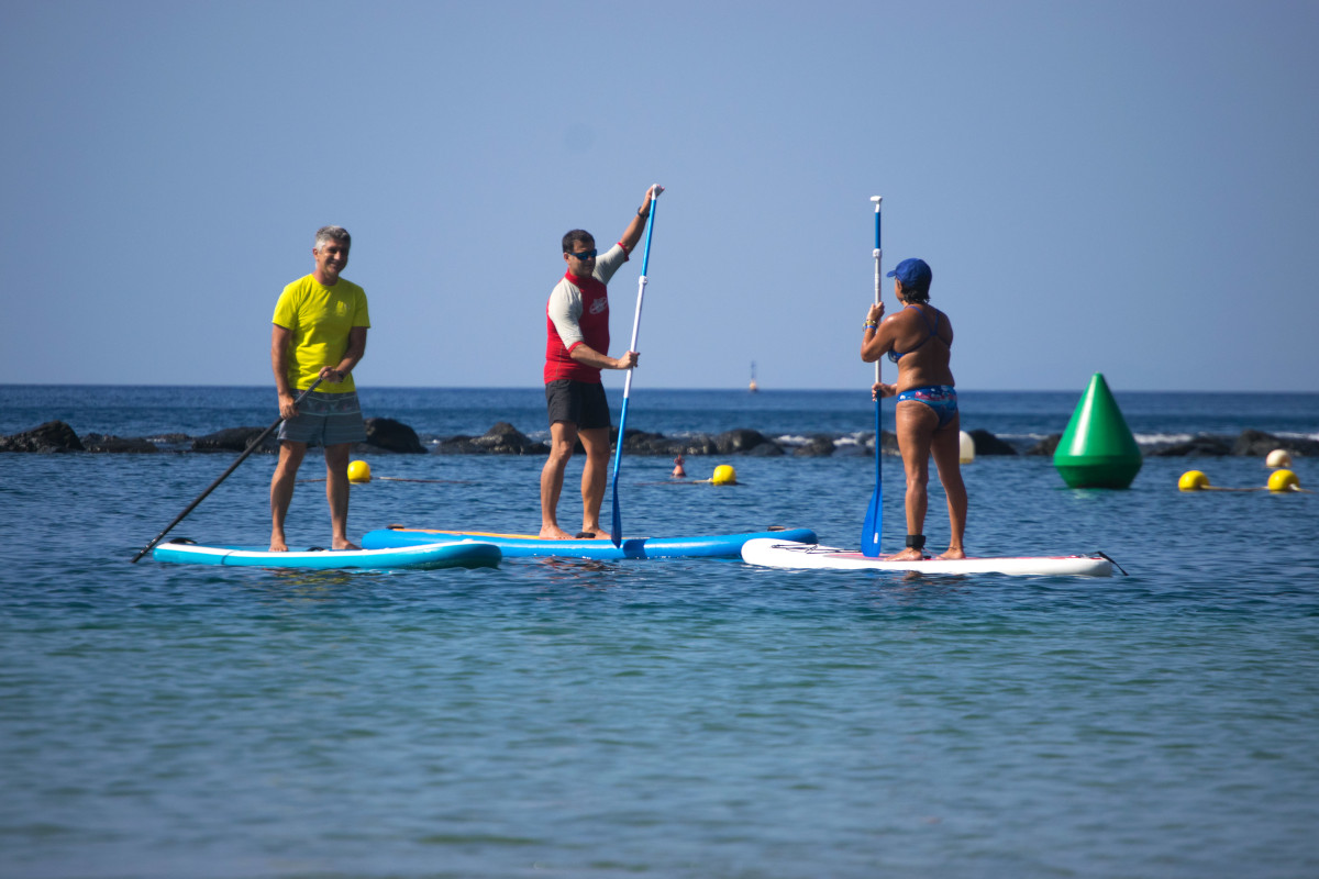 Los Cristianos acoge la segunda jornada de paddle surf y kayak en los VI Juegos Máster