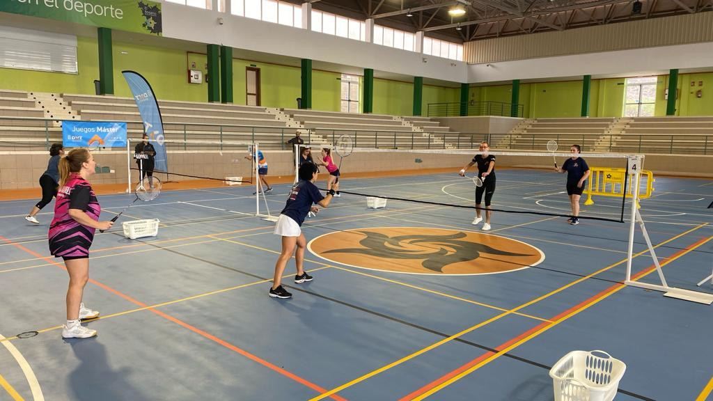 Santa Úrsula acoge la segunda cita de bádminton máster