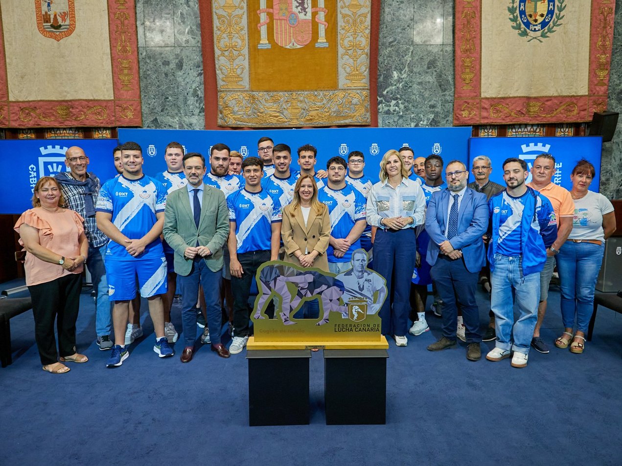 20250424 Recepcion Lucha Canaria 1 El Cabildo recibe a la Selección Juvenil de Tenerife de Lucha Canaria y al corredor Alexis Martín tras sus últimos éxitos deportivos