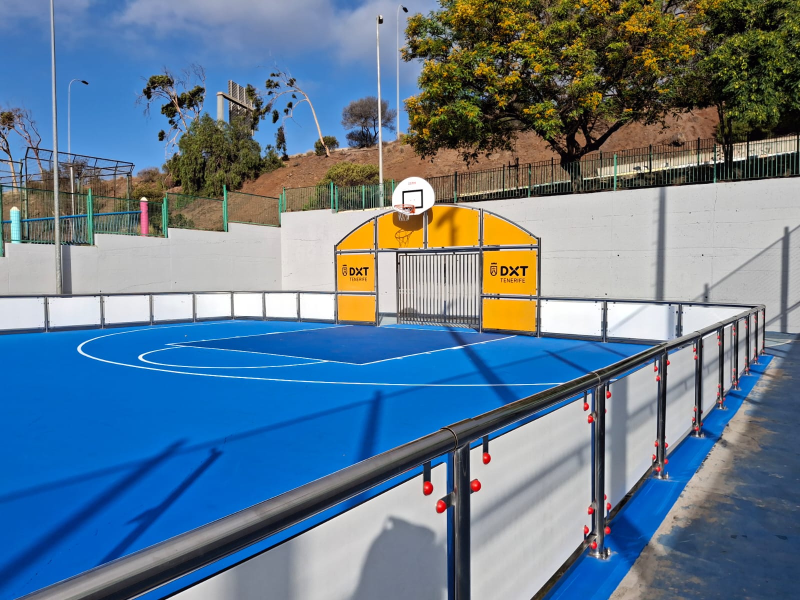 20250708 pistas multideporte El Cabildo pone en marcha tres nuevas pistas multideporte en Santa Cruz de Tenerife, La Laguna y Arona