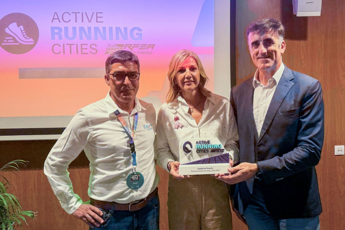 20251003 ACTIVE RUNNING CITIES EXPODECA El Cabildo recibe el distintivo ‘Active Running Cities’ de la Real Federación Española de Atletismo
