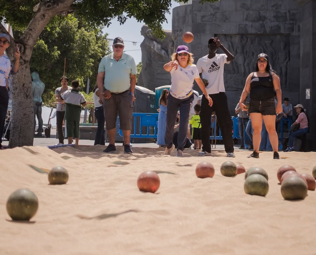 20251108 bola canaria La bola canaria se estrena en los VIII Juegos Máster con una jornada en El Tablero
