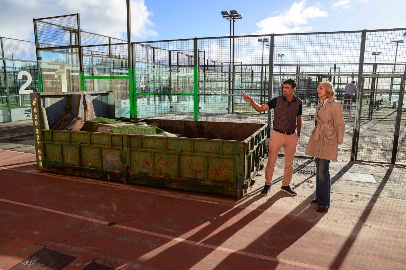 El Cabildo invierte 193.000 euros en mejorar las canchas de pádel y tenis del Complejo Deportivo Santa Cruz-Ofra