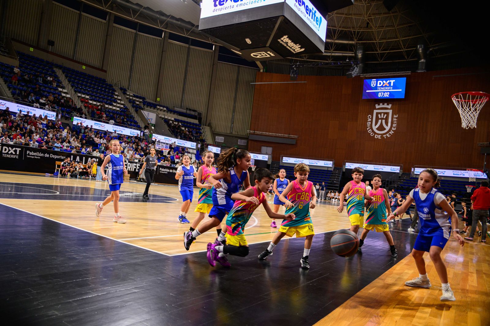 La base del baloncesto tinerfeño vive una jornada deportiva en el Pabellón Santiago Martín